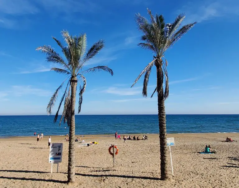 What is the weather like in the winter on the Costa Blanca?