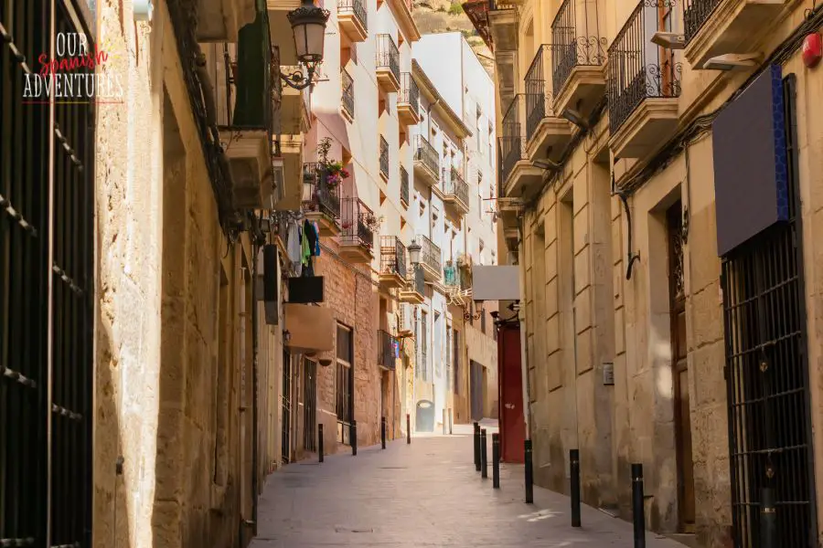 Things to do in Alicante - free walking tour of old town Alicante