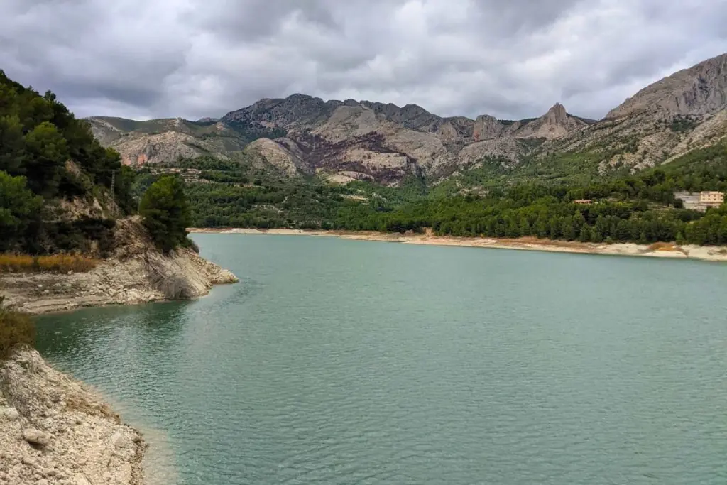 guadalest reservoir walk