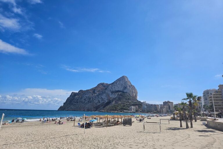calpe beach with kids