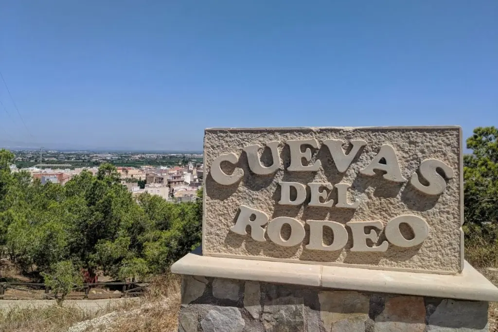 cuevas del rodeo sign