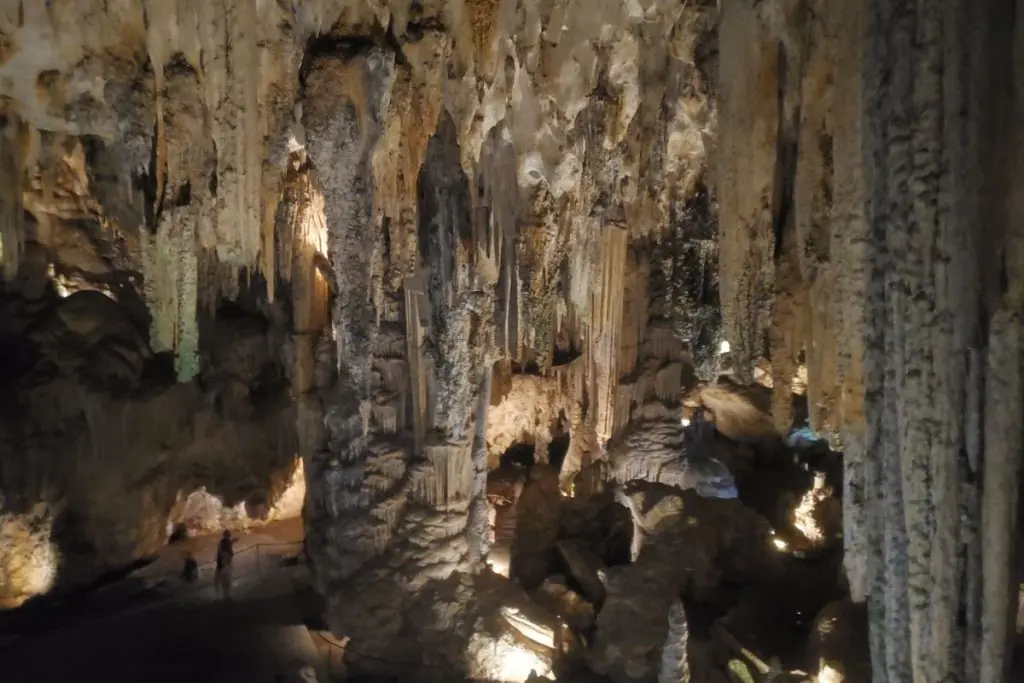 cueva de nerja 2