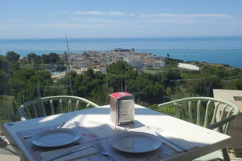 restaurant view nerja caves