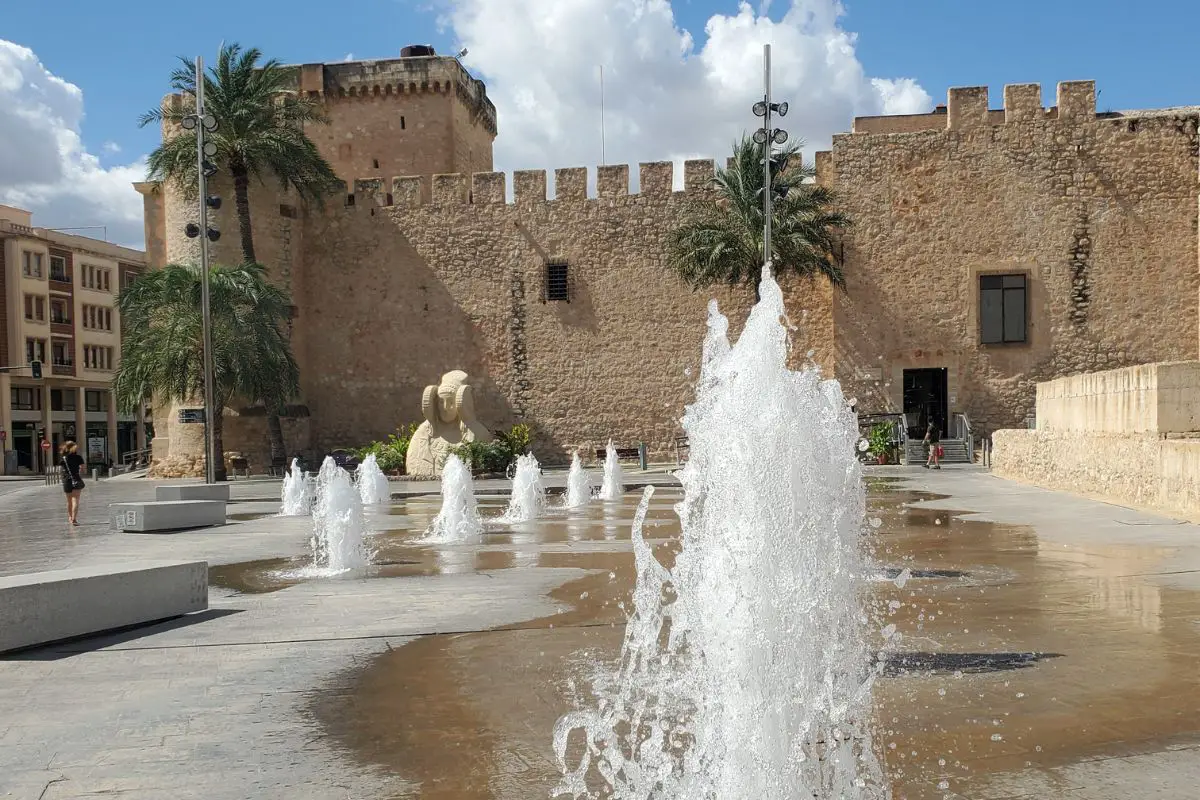 Fountains coming out of the pavement infront of the castle in Elche.