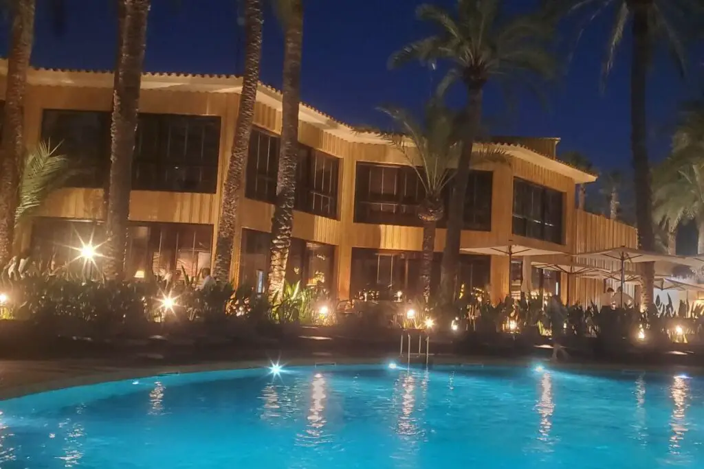 night at the hotel huerto del cura elche A nighttime view of the pool and hotel at the Hotel Huerto del Cura in Elche